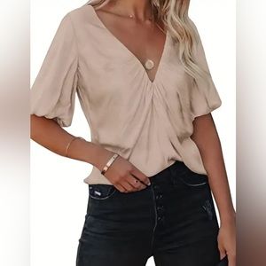 Aakaa Champagne Billowy Sleeve Vneck size small